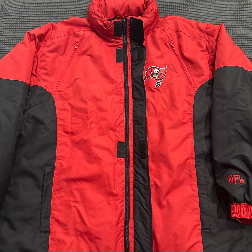 Tampa Bay Buccaneers NFL Red Black Insulated Jacket XL Hooded Zip Pockets - Picture 5 of 15